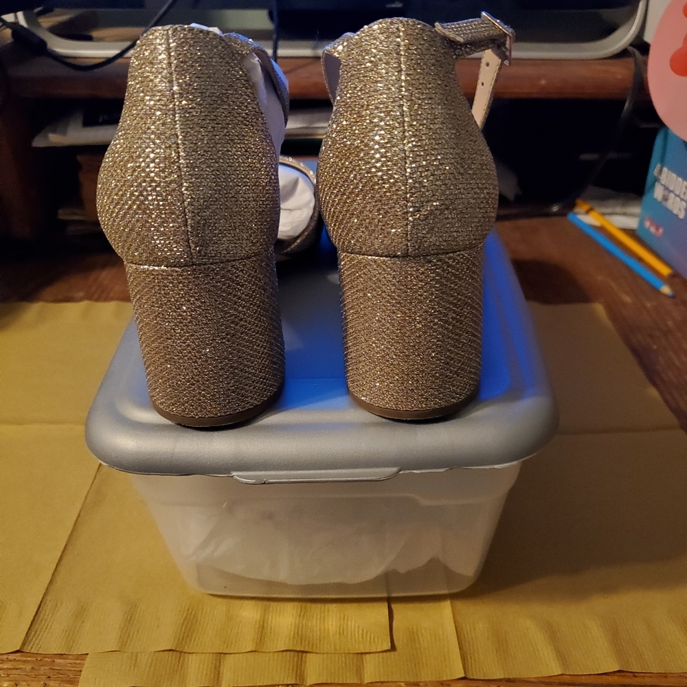 Sandals - Picture 7 of 7